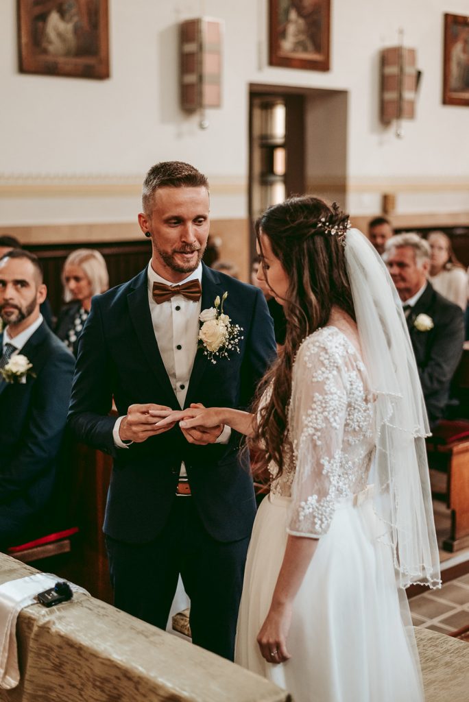 esküvői fotózás balassagyarmat magyarország esküvői fotós templomi szertartás