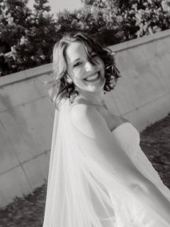 Beautiful @csaszar_eszti in her beautiful dress by @aradi_szilvia 🤍
.
.
#budapestweddingphotographer
#modernbride #2027wedding #filmweddingphotographer